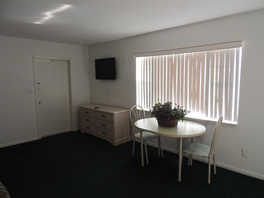 Rodeway Inn & Suites Winter Haven Chain Of Lakes Pokój zdjęcie
